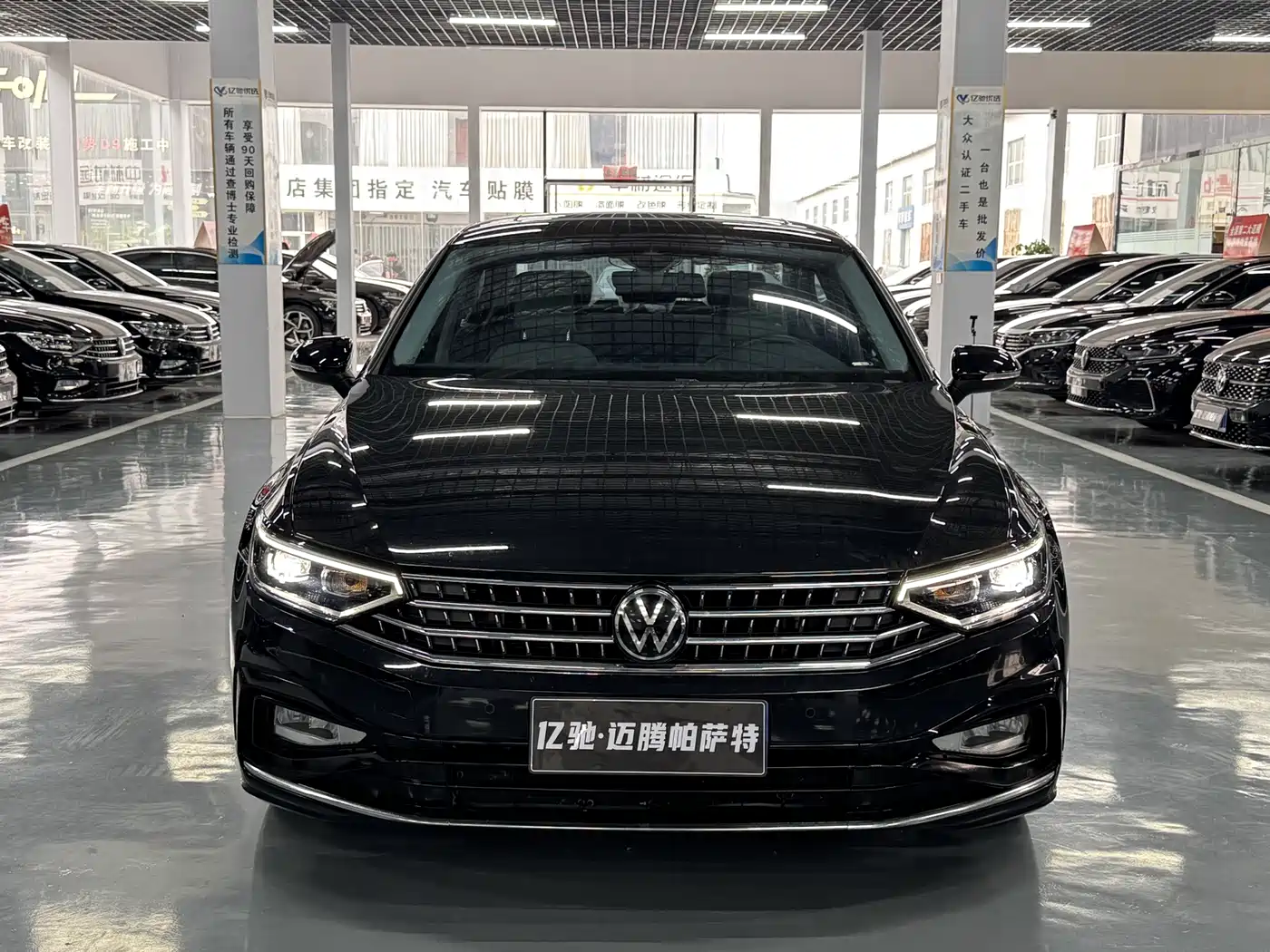 Volkswagen Magotan 2023 Model 2 Million Commemorative Edition 330TSI DSG Luxury фото 2