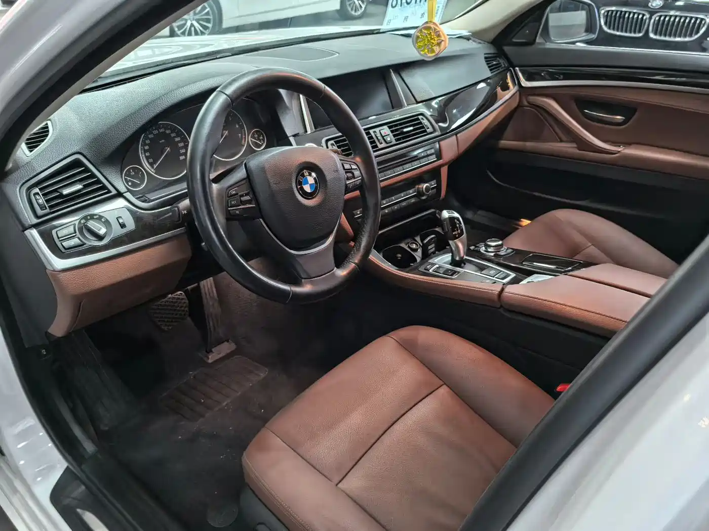 BMW 5 Series 2017 525Li Leading Edition фото 4