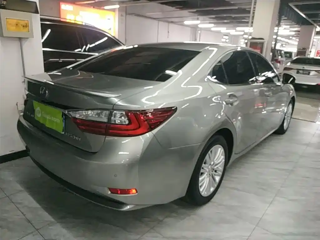 Lexus ES 2015 200 Elite Edition фото 7