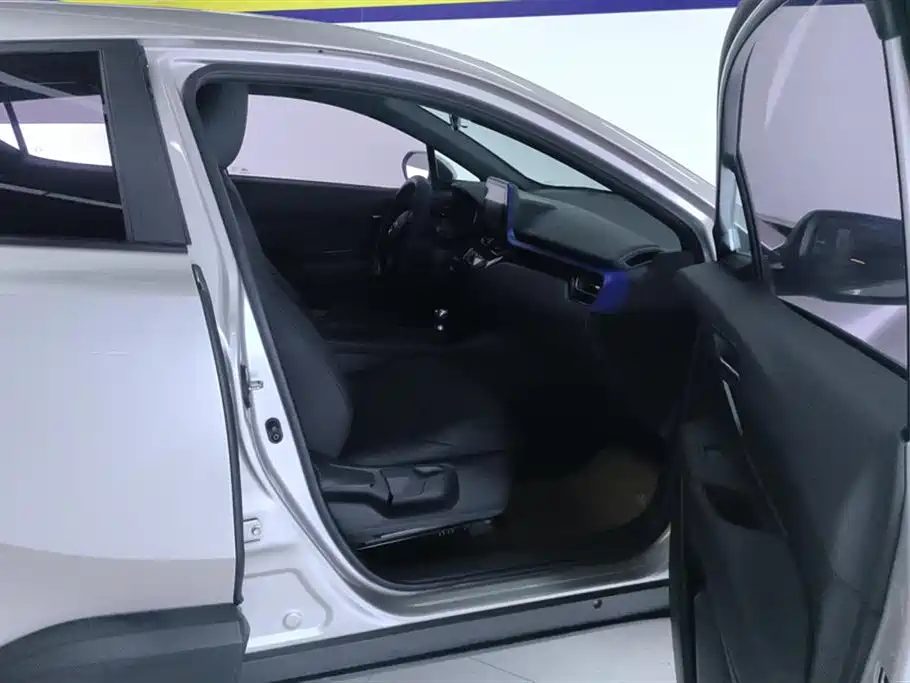 Toyota C-HR 2020 Model 2.0L Elite фото 8