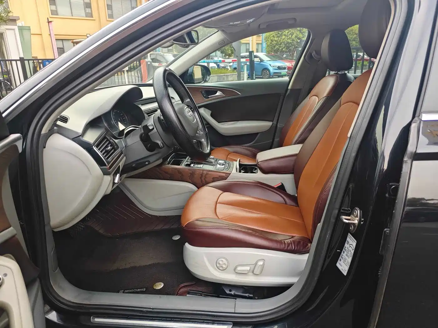 Photo 4 - Audi A6L