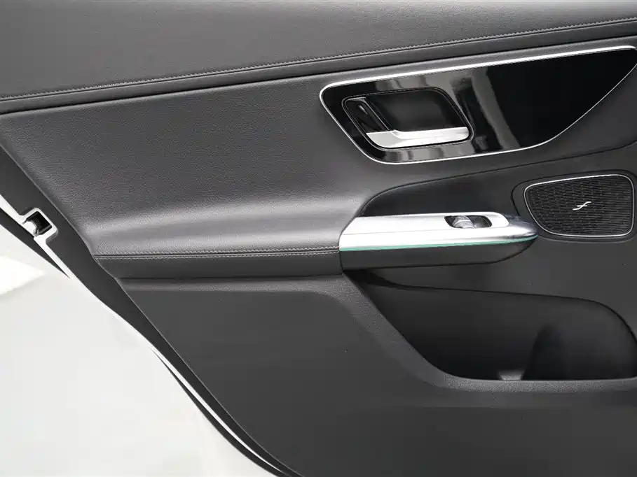 Mercedes-Benz GLC 2024 GLC 300 L 4MATIC Dynamic 7-seater фото 14