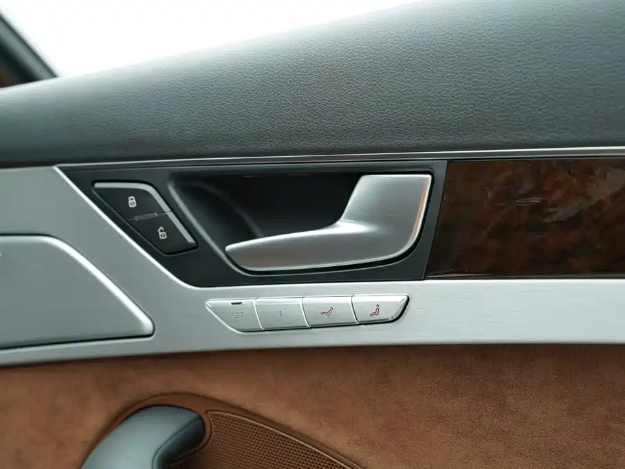 Audi A8 2014 A8L 45 TFSI quattro Luxury фото 24