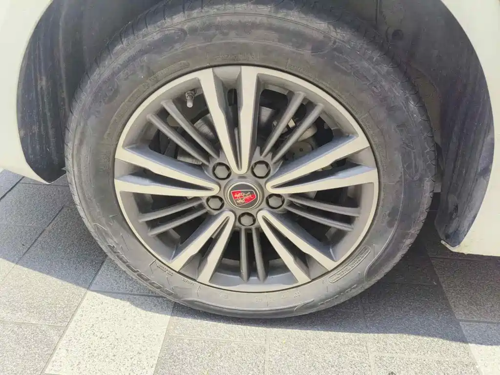Фото 7 - Roewe i5