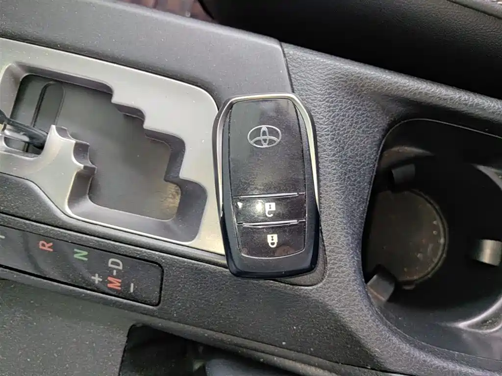 Toyota RAV4 Rongfang 2016 2.0L CVT 2WD Smart (China V) фото 9
