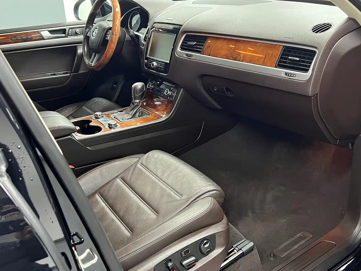 Volkswagen Touareg 2011 3.0TSI Premium фото 14