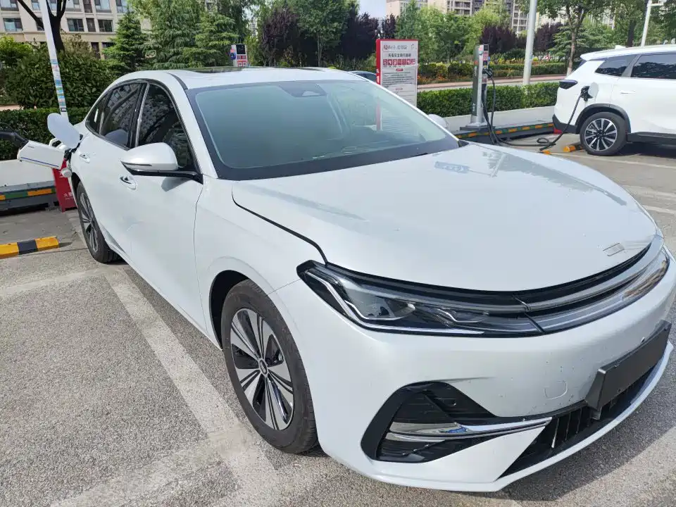 Geely Galaxy Galaxy A7 2025 EM-i 150km Premium Edition фото 10