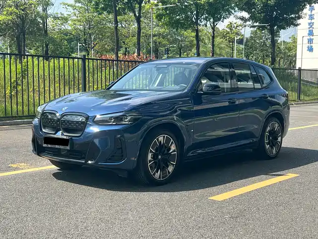 BMW iX3 Innovative Leader
