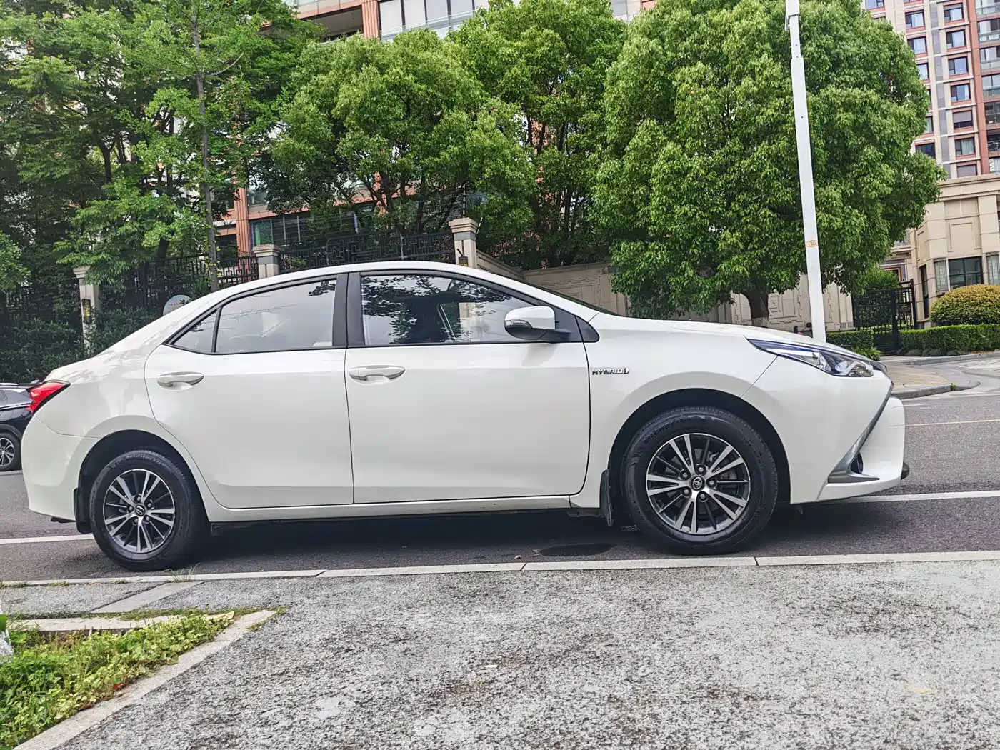 Toyota Levin 2016 Hybrid 1.8H GS E-CVT Elite Sunroof фото 7