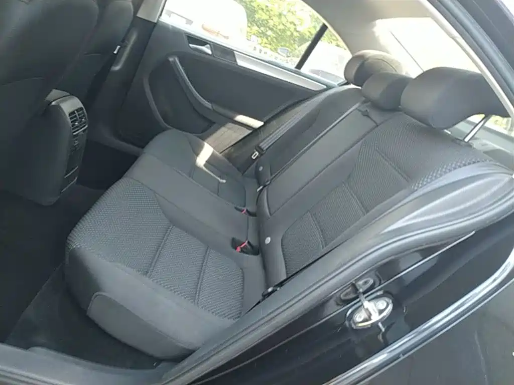 Volkswagen Sagitar 2014 Facelift 1.6L Automatic Leading Version фото 17