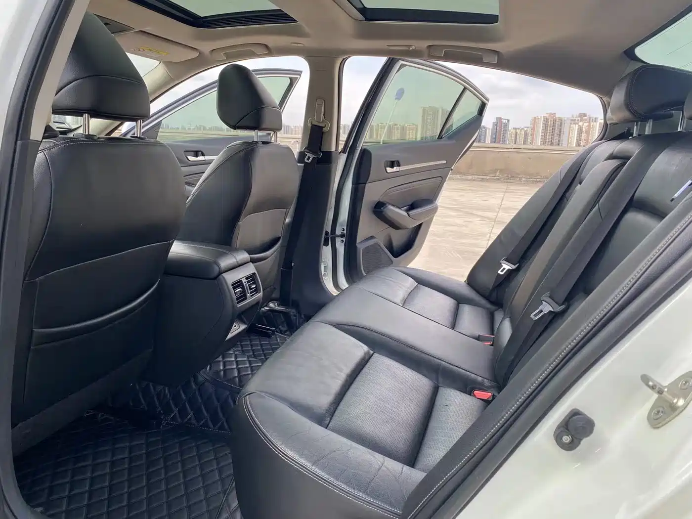 Фото 9 - Nissan Teana