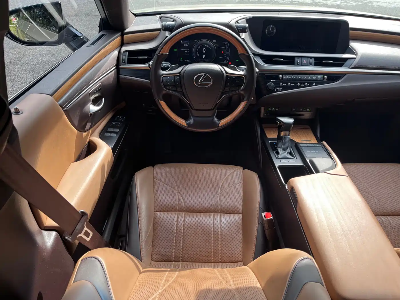 Фото 14 - Lexus ES