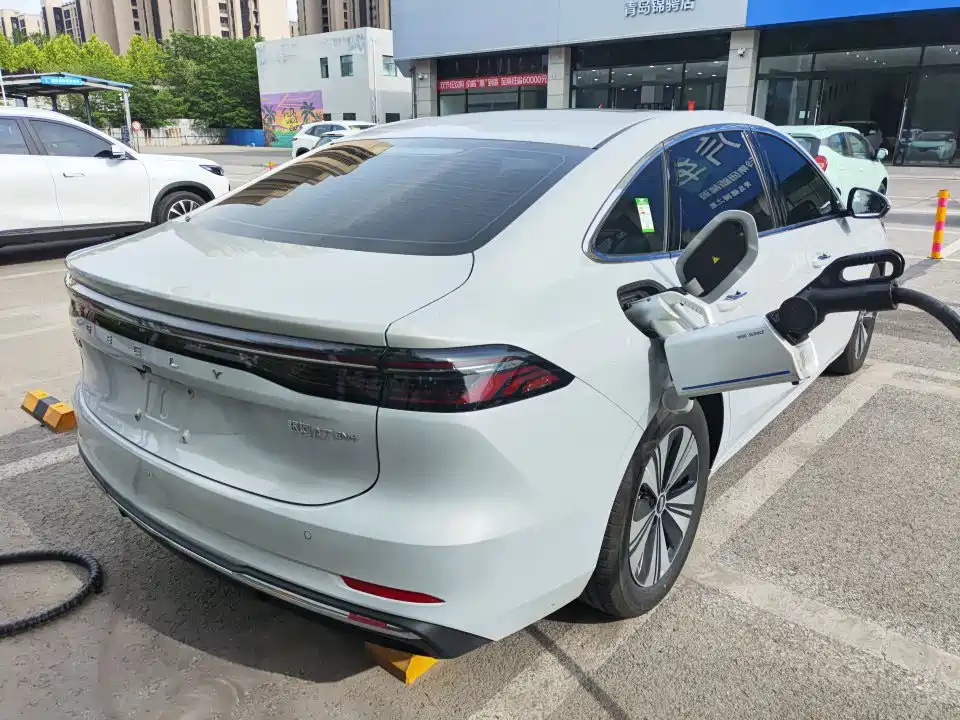 Geely Galaxy Galaxy A7 2025 EM-i 150km Premium Edition фото 4