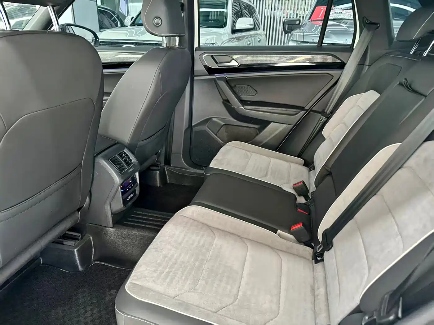 Volkswagen Tayron 2022 380TSI 4WD R-Line Smart Connect Edition фото 4