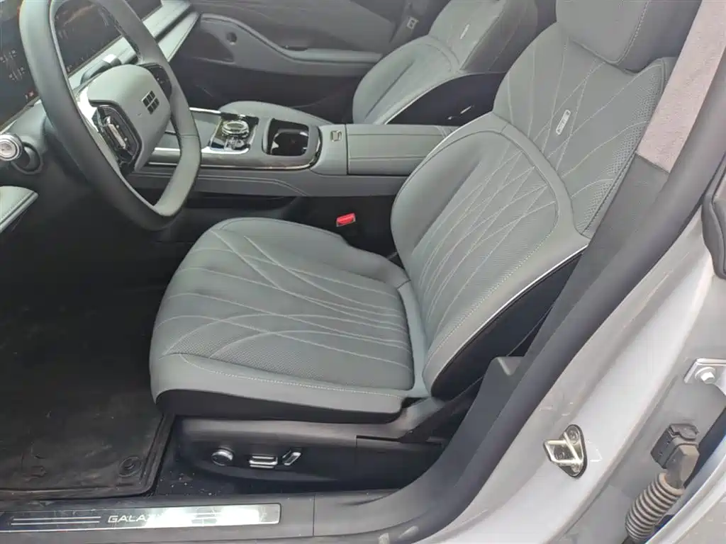 Geely Galaxy Galaxy E8 2025 700km Long Voyage Smart Drive Edition фото 14