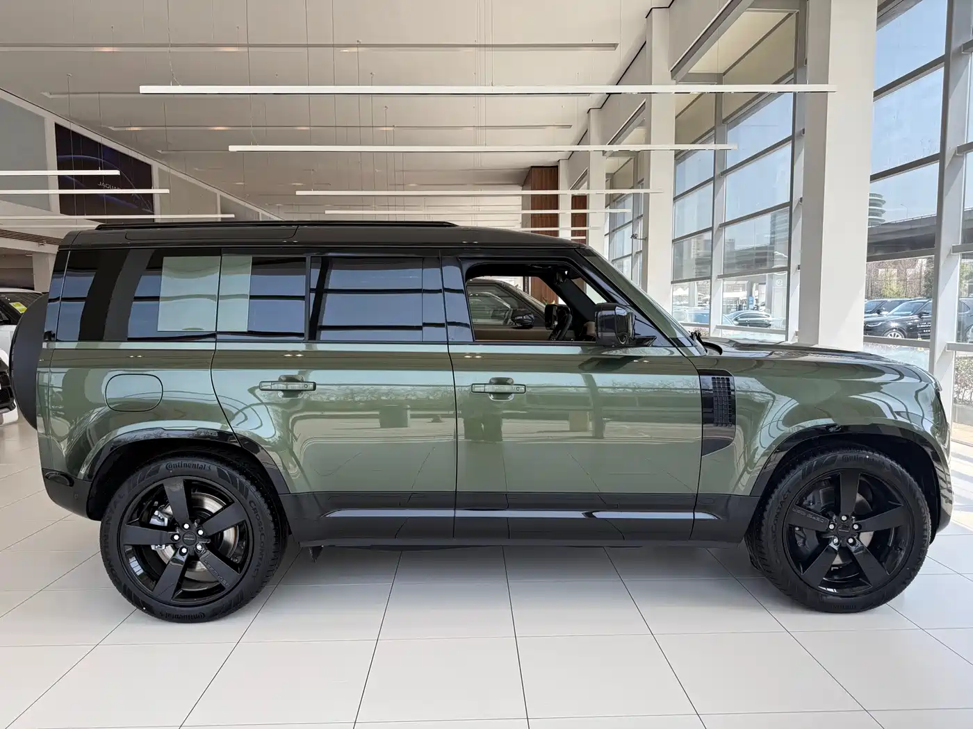 Land Rover Defender 2026 Land Rover Defender 110 3.0T P400 X-Dynamic HSE фото 7