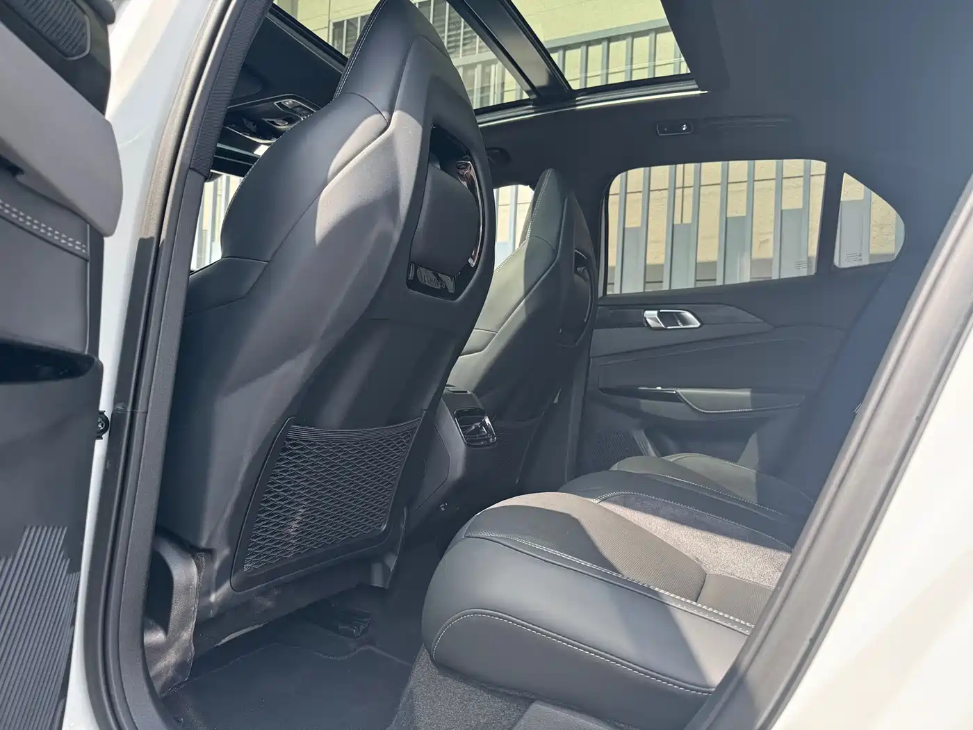 Lynk & Co 02 Hatchback 2022 2.0TD Pro фото 4
