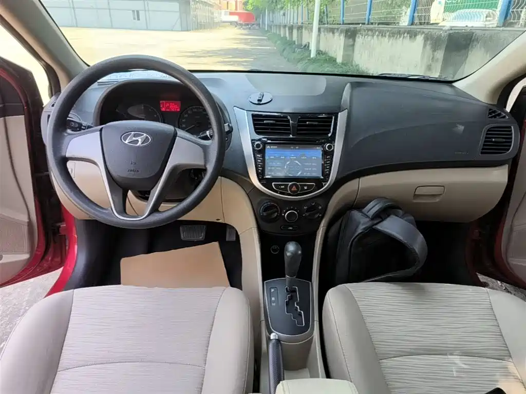 Hyundai Verna 2014 1.4L Automatic Smart GLS фото 10