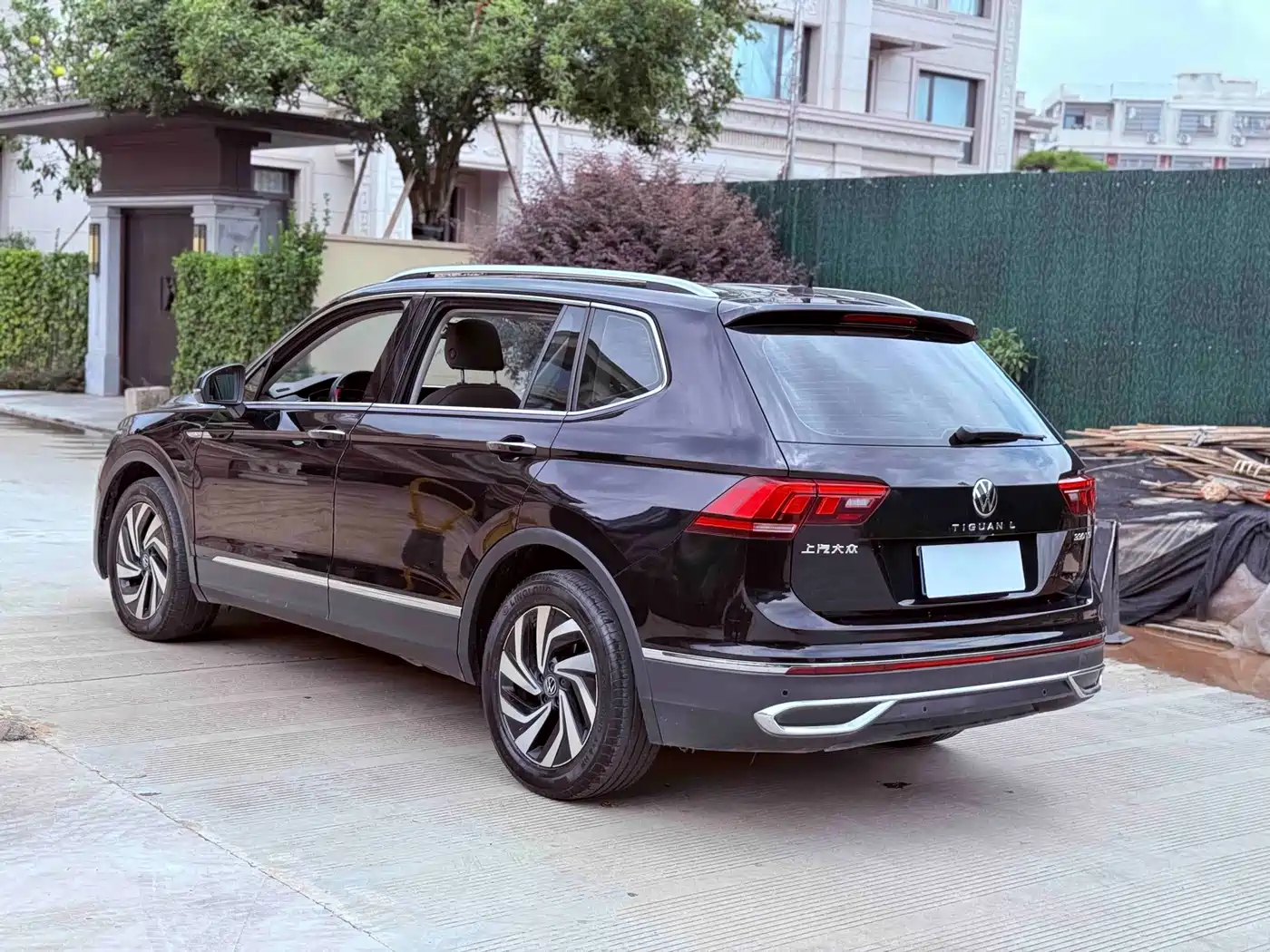 Фото 9 - Volkswagen Tiguan L