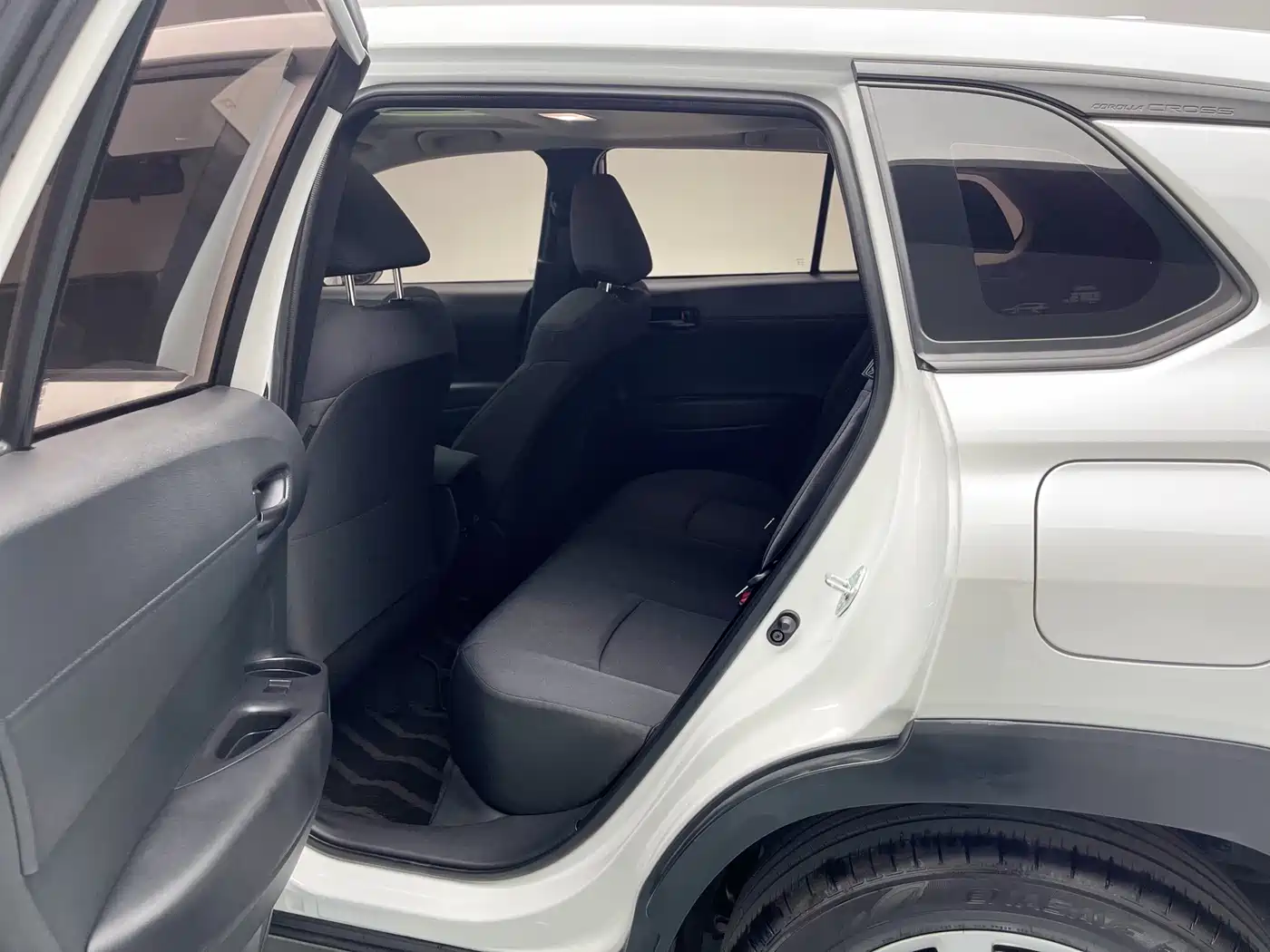 Toyota Corolla Cross 2023 2.0L Elite Edition фото 8
