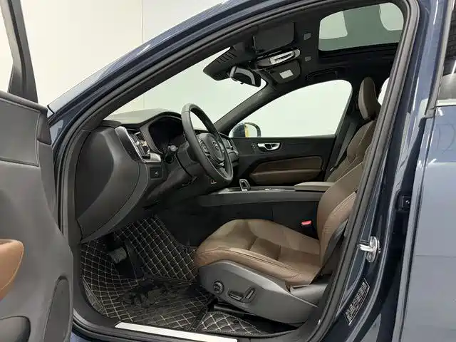 Фото 11 - Volvo XC60