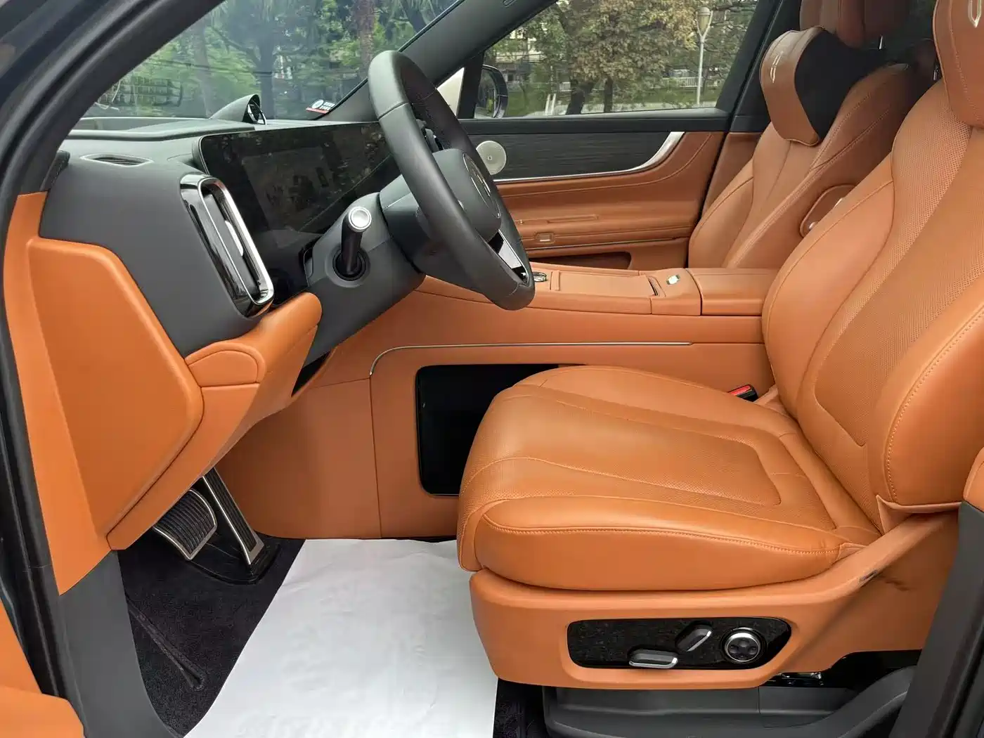 AITO Wenjie AITO M9 2024 Extended Range Ultra 42kWh 6-Seater фото 10