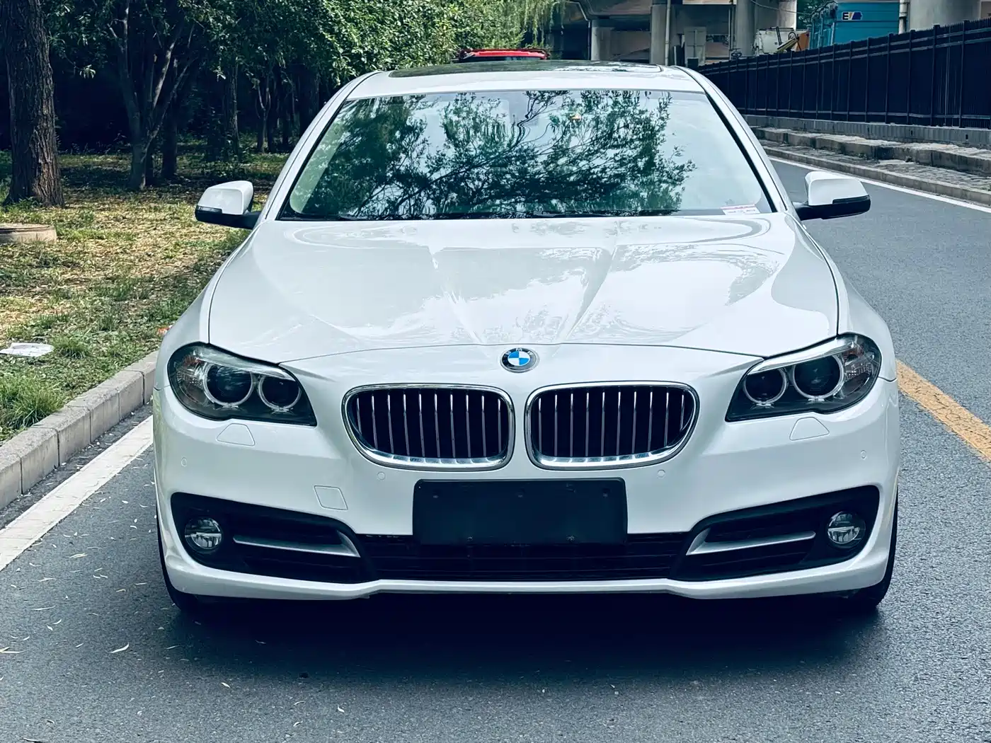 BMW 5 Series 2017 525Li Leading Edition фото 2