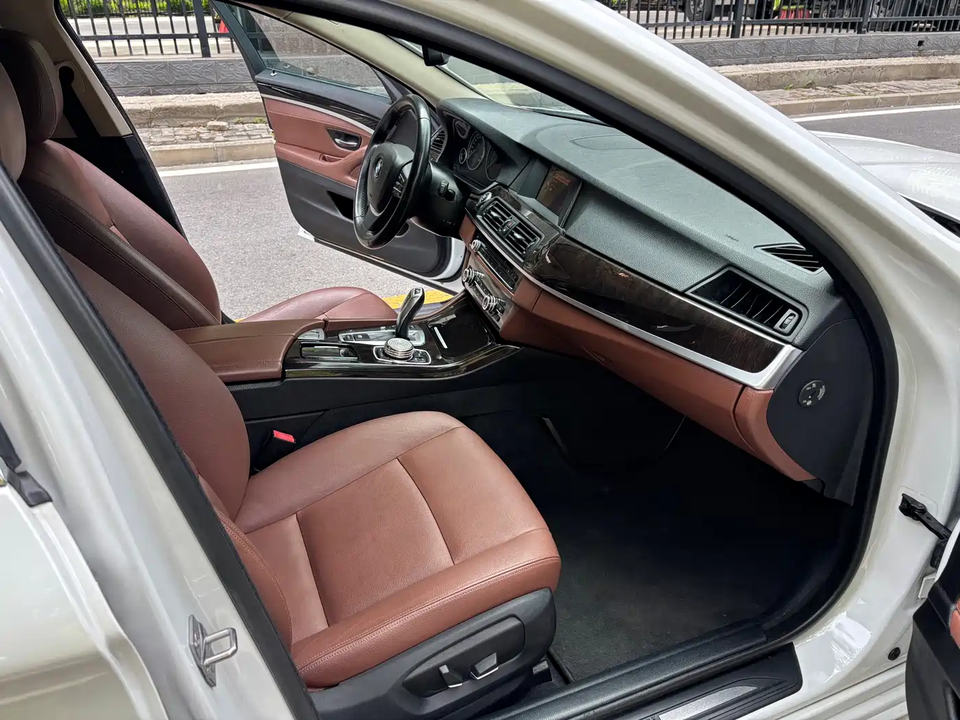 BMW 5 Series 2017 525Li Leading Edition фото 9