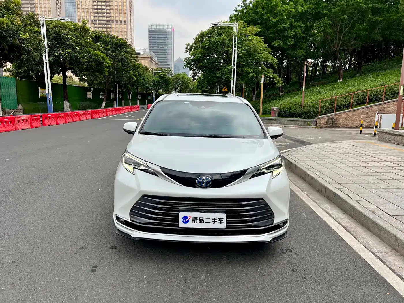 Toyota Sienna 2021 2.5L Hybrid Ultimate Edition фото 21