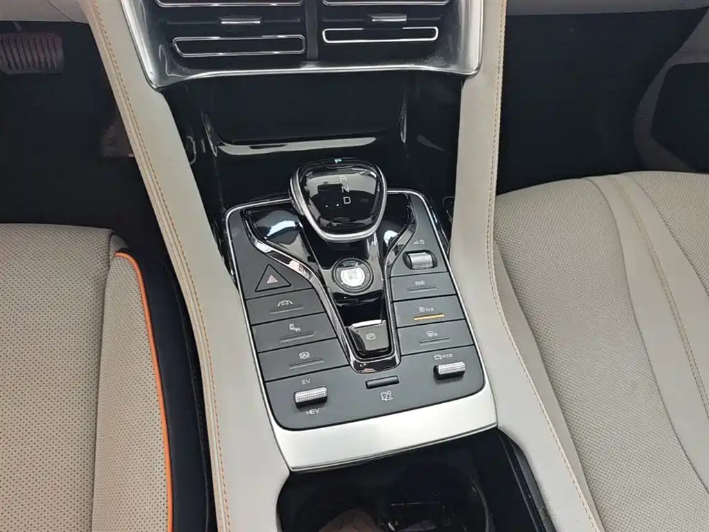 BYD Song PLUS PHEV 2021 DM-i 51KM Honor фото 13