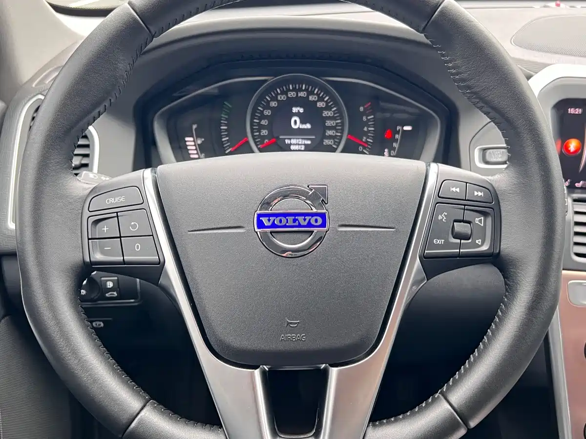 Фото 12 - Volvo XC60