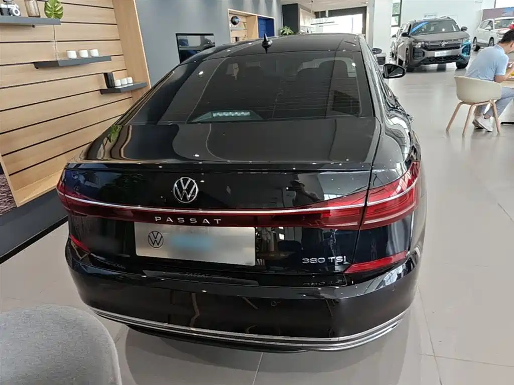 Volkswagen Passat 2025 Outstanding 380TSI Starlight Dragon Glory Edition фото 6