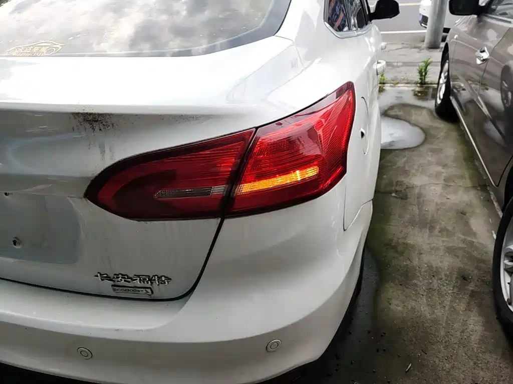 Фото 8 - Ford Focus