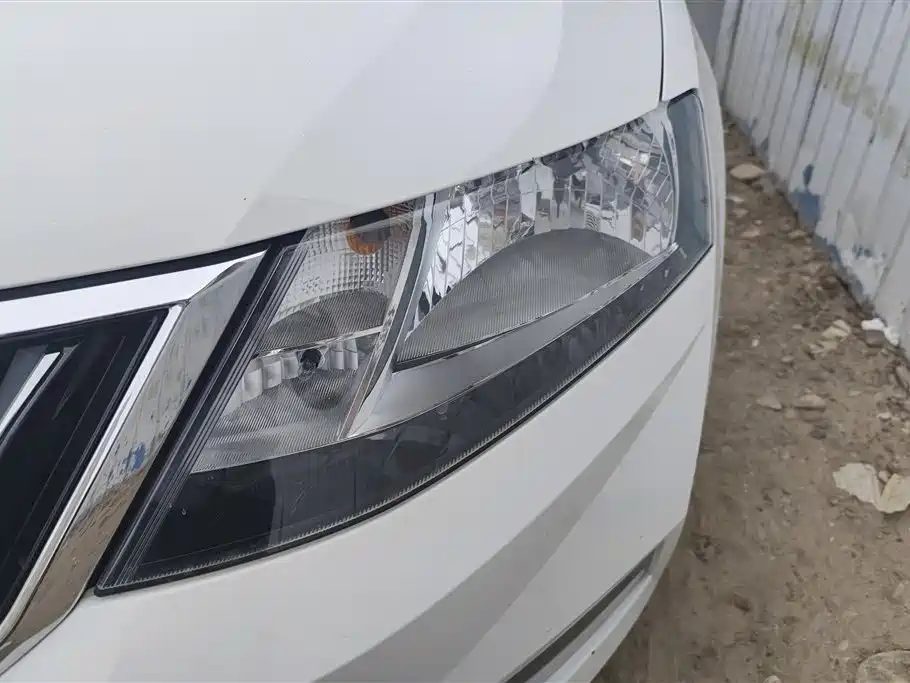 Škoda Rapid 2018 1.6L Manual Comfort Edition фото 5