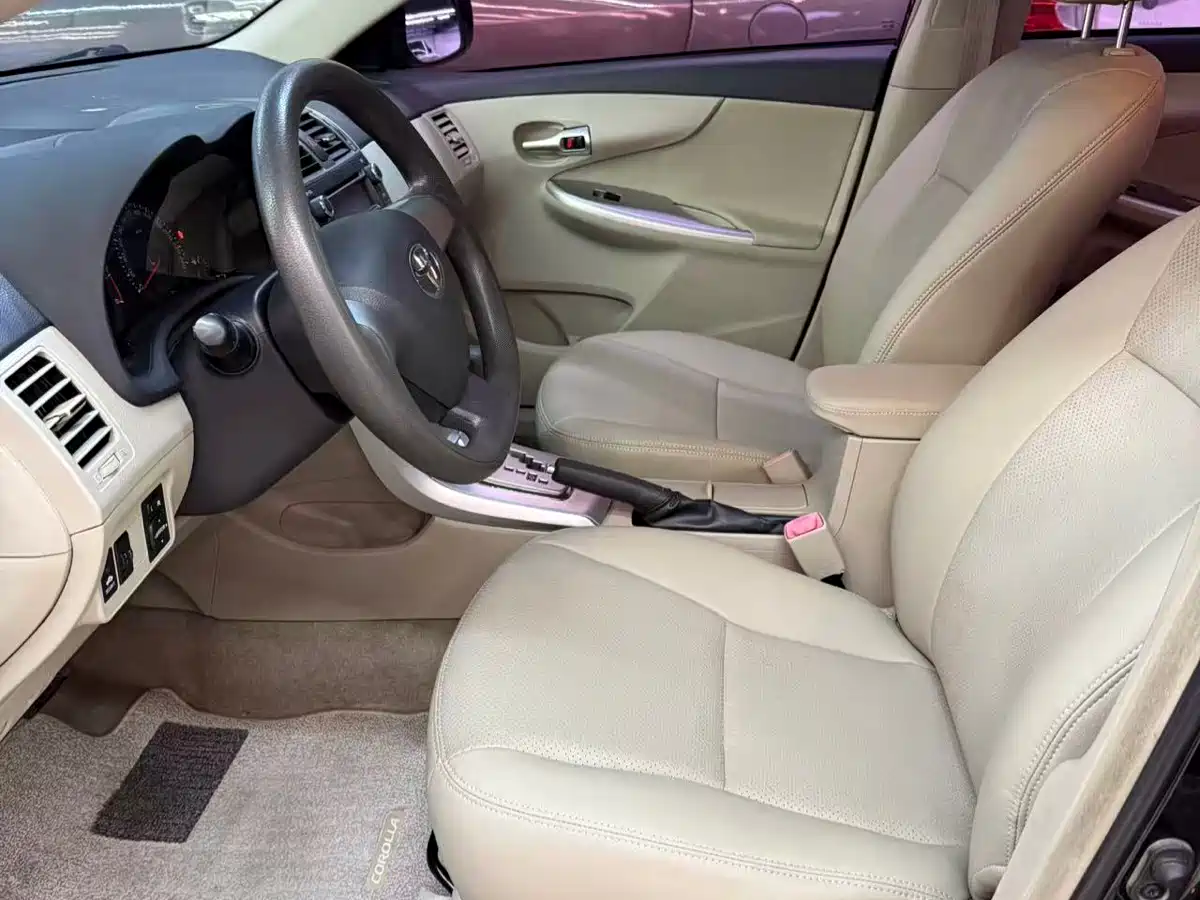 Toyota Corolla 2011 1.8L CVT GL-i фото 4