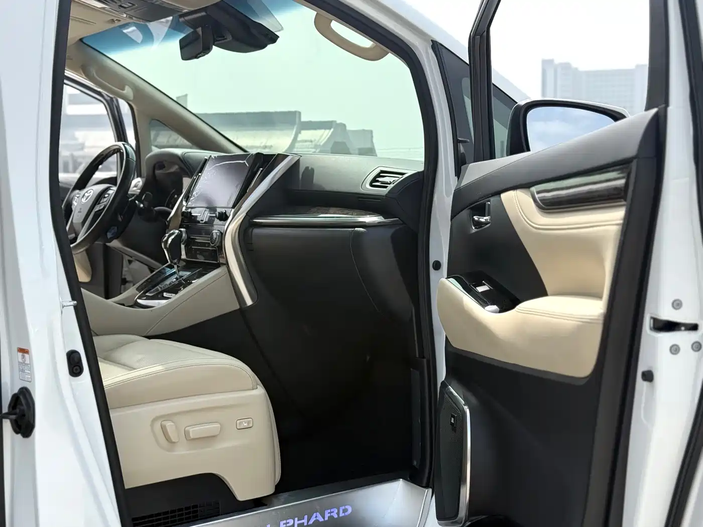 Toyota Alphard 2021 Hybrid 2.5L Ultimate фото 6