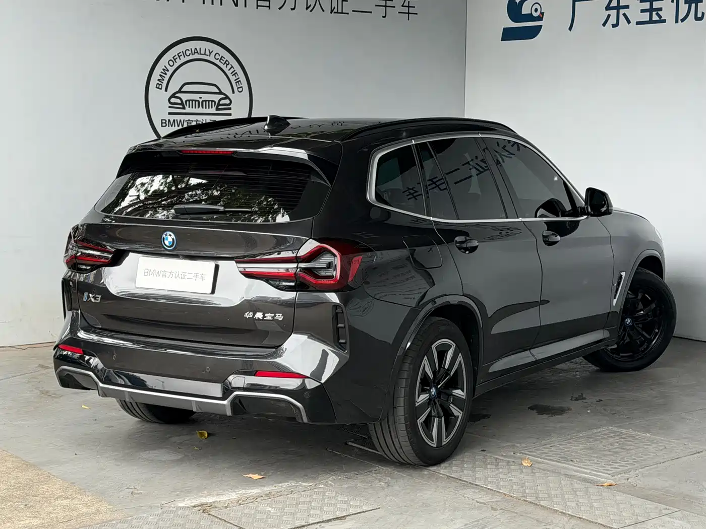BMW iX3 2024 Leading Edition фото 4