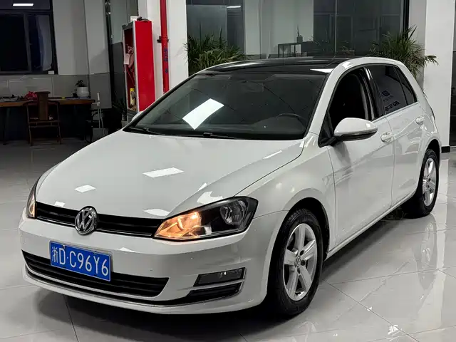 VOLKSWAGEN GOLF