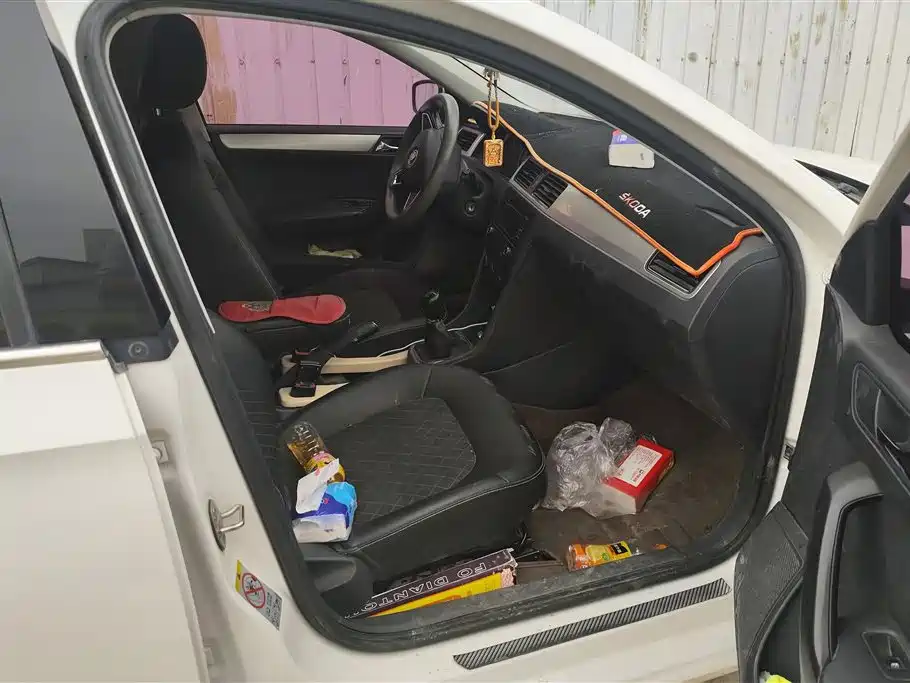 Škoda Rapid 2018 1.6L Manual Comfort Edition фото 8