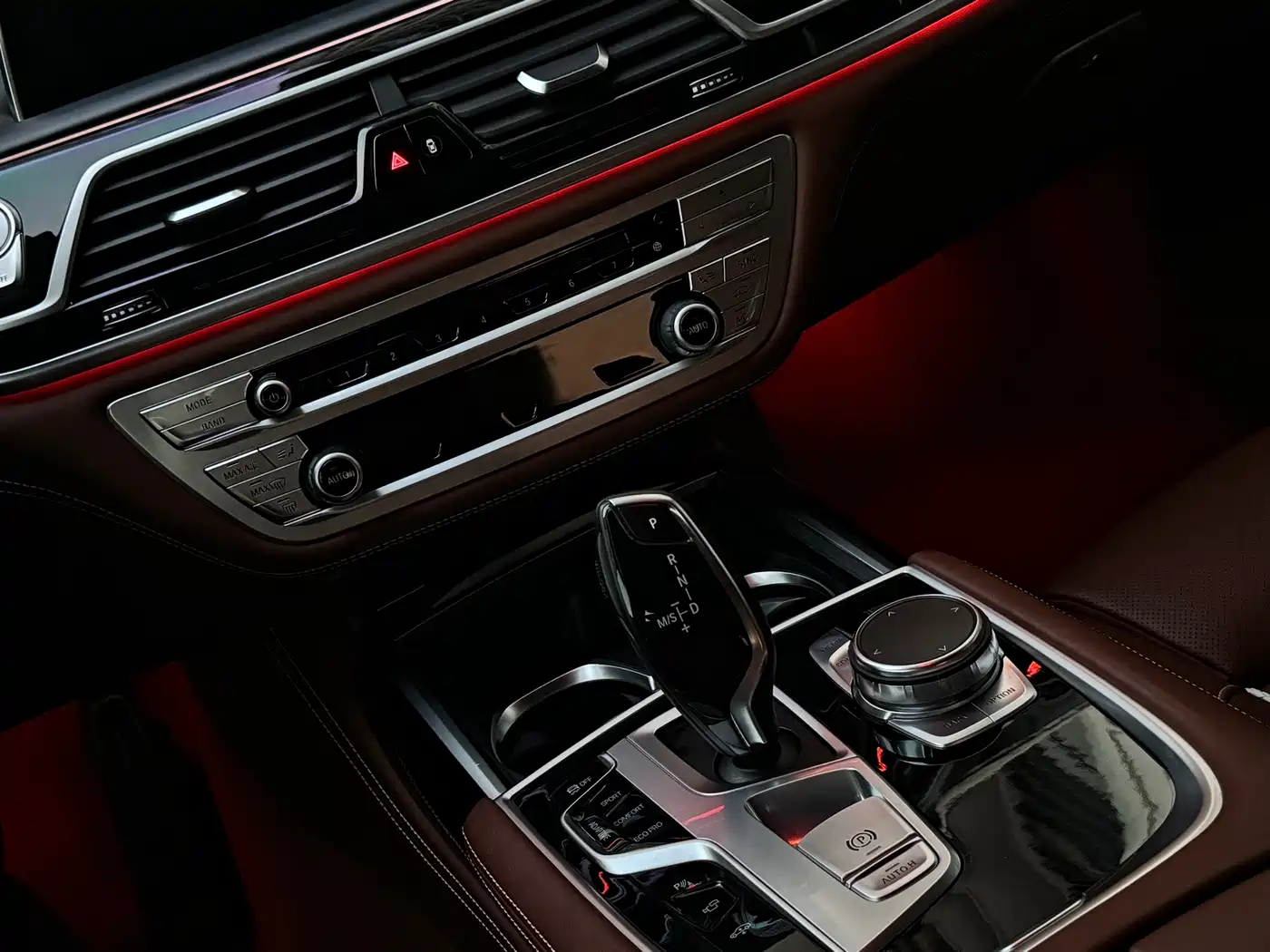 BMW 7 Series 2018 750Li xDrive M Sport Package фото 35