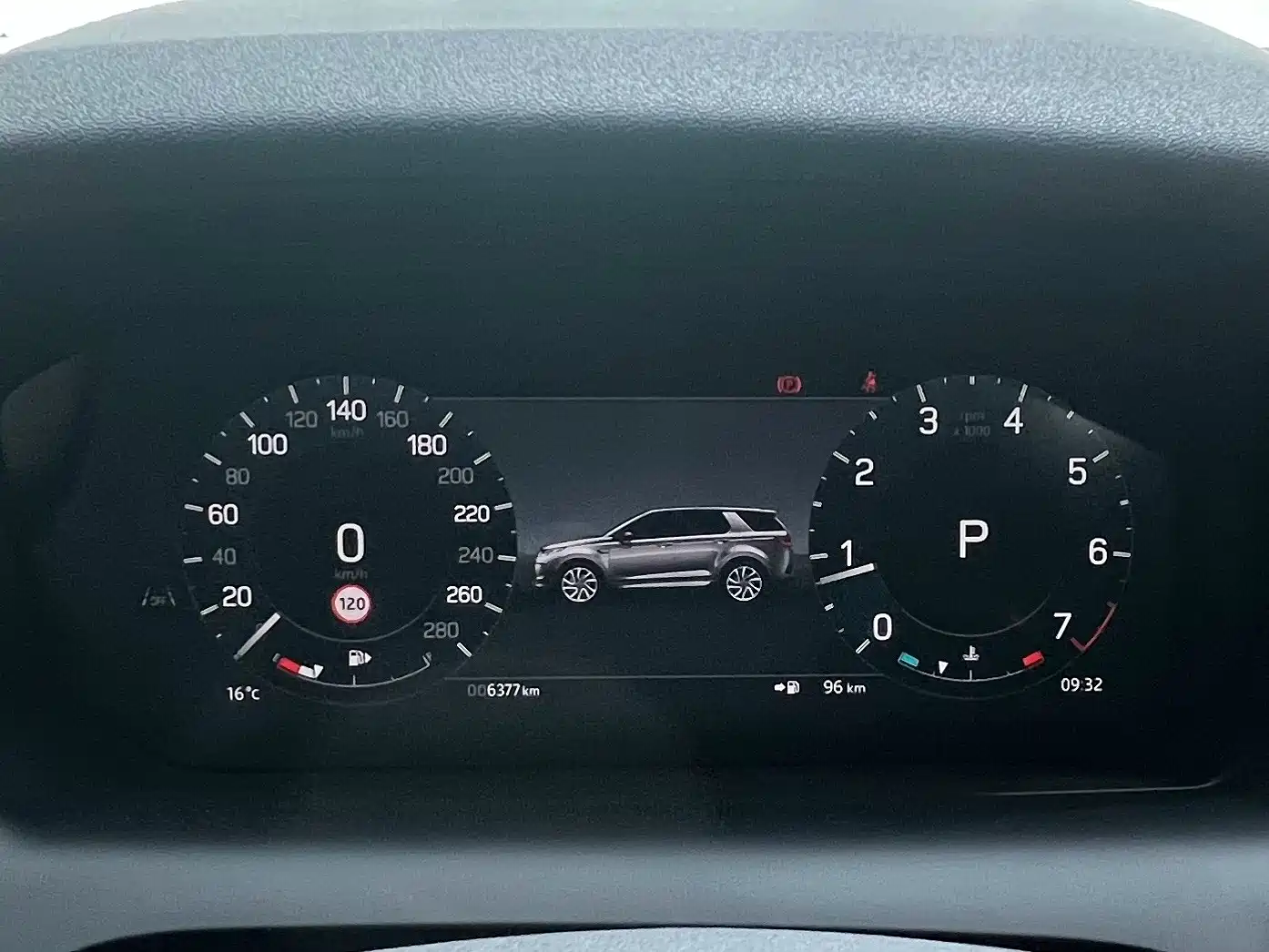 Land Rover Discovery Sport 2025 249PS Performance Tech Edition фото 10