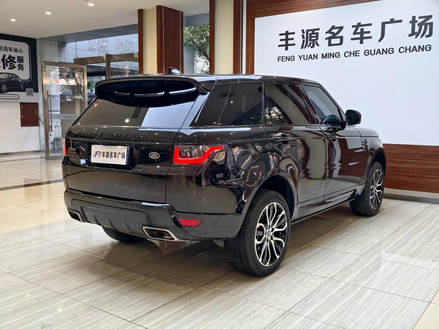Land Rover Range Rover Sport 2022 3.0 L6 Gloss Black Edition фото 28