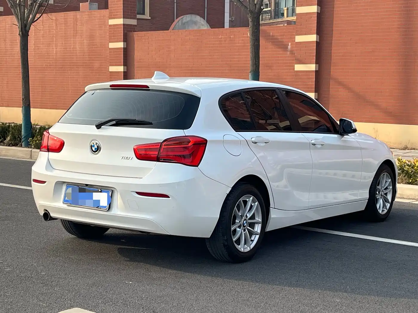 BMW 1 Series (Import) 2016 118i Leading фото 8