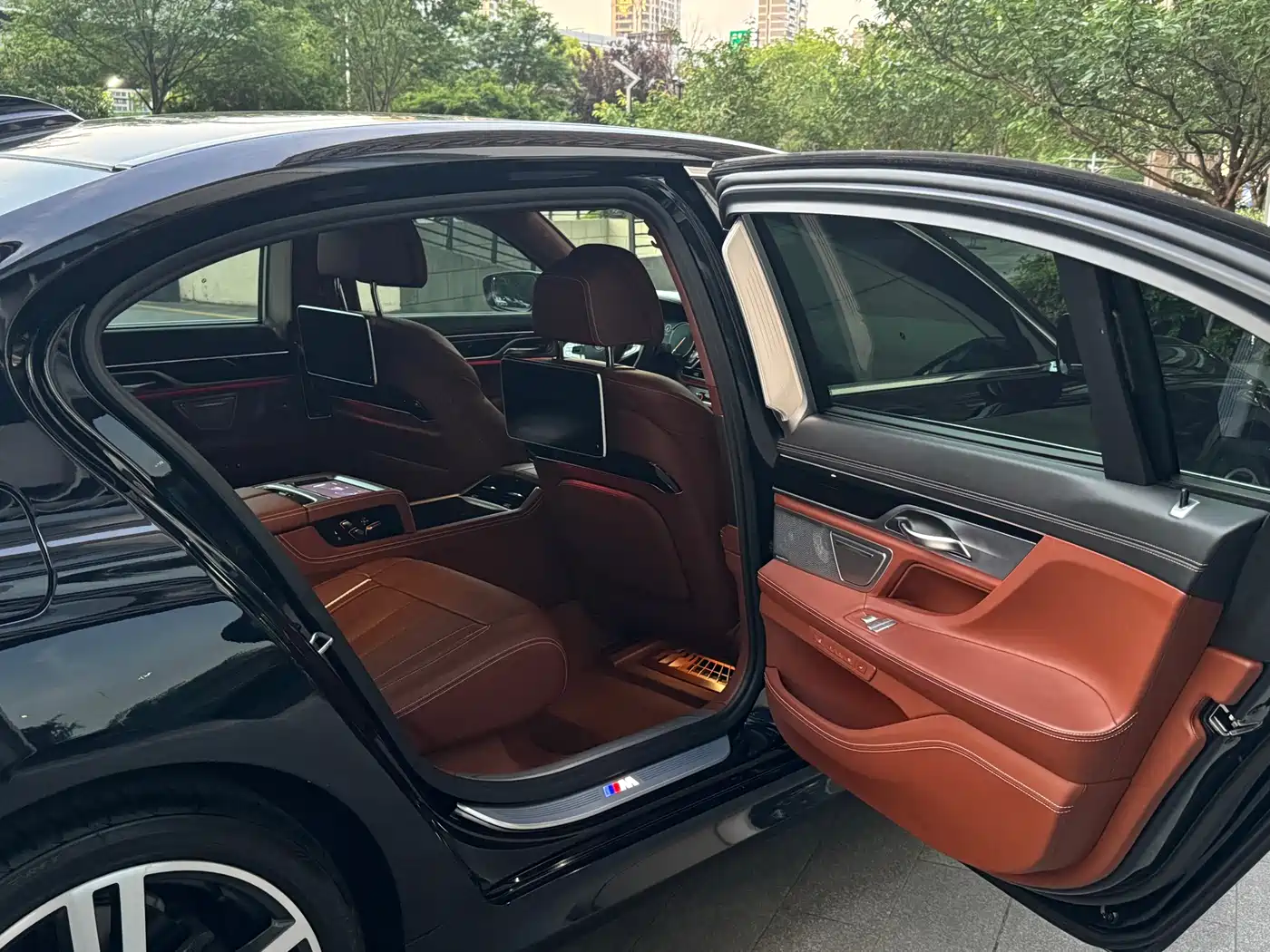 BMW 7 Series 2018 750Li xDrive M Sport Package фото 24
