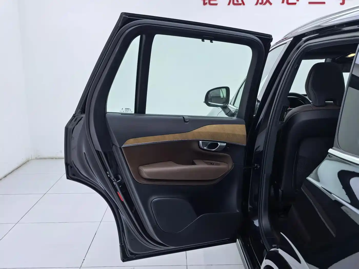 Фото 24 - Volvo XC90