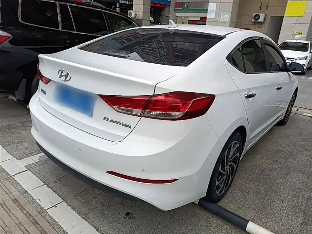 Hyundai Elantra 2020 1.5L CVT Smart Style·Elite фото 7