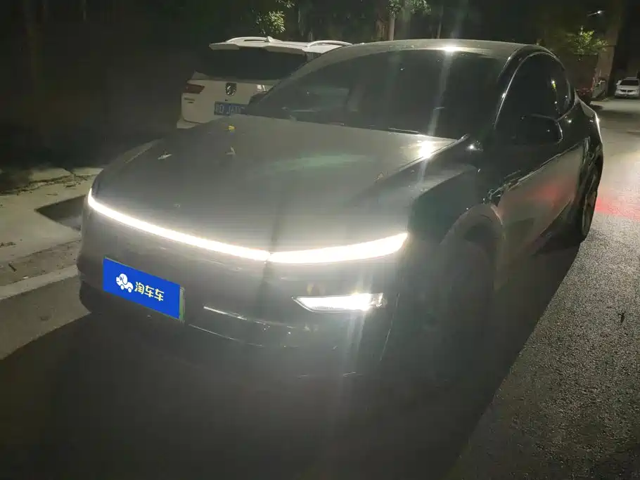 Tesla Model Y 2025
