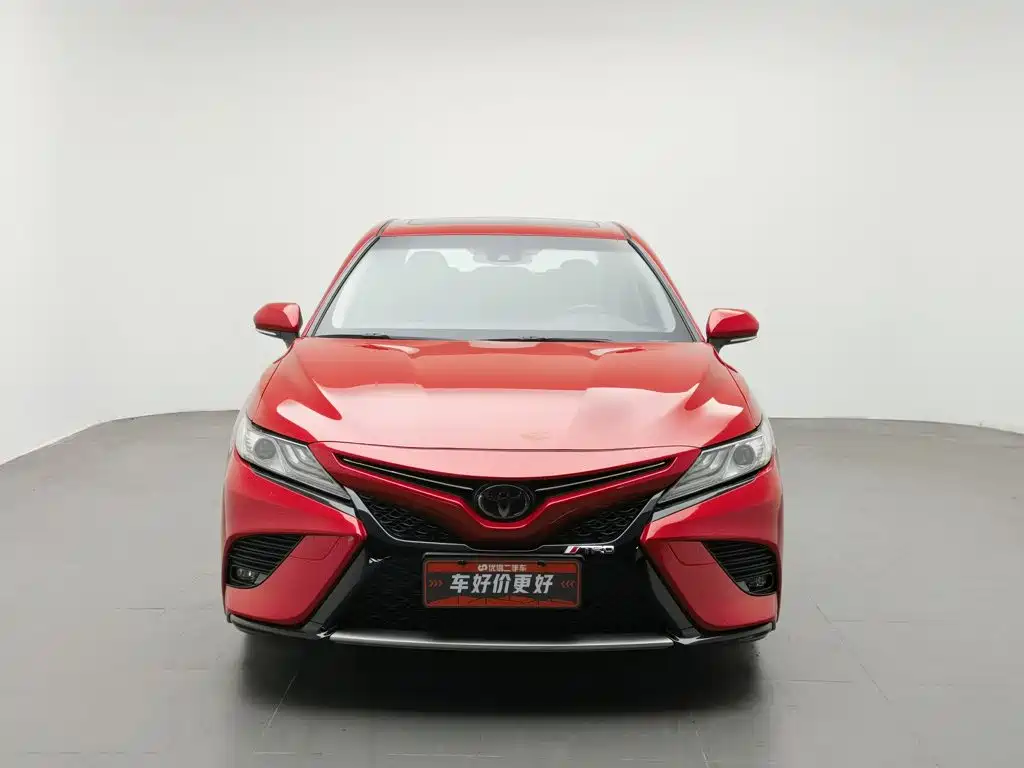 Фото 3 - Toyota Camry