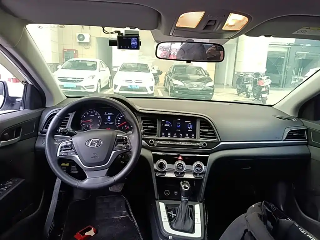 Hyundai Elantra 2020 1.5L CVT Smart Style·Elite фото 10
