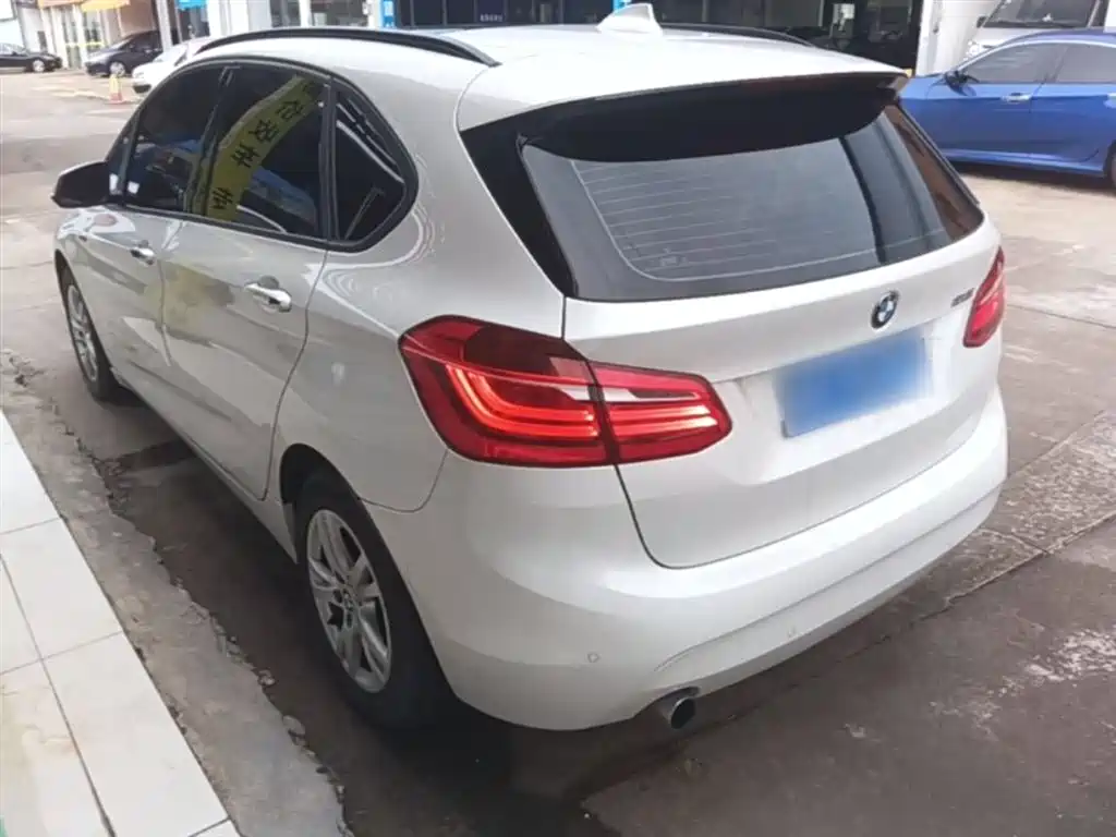 BMW 2 Series Touring 2016 218i Leading фото 5